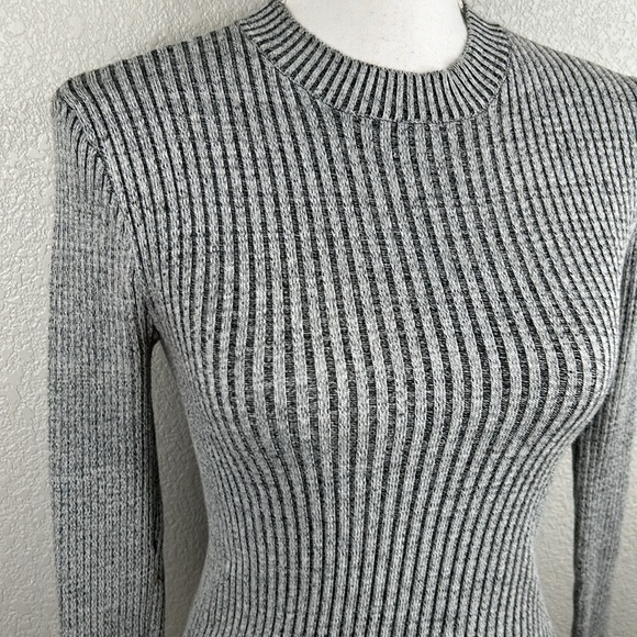Forever 21 Gray & Black Knit Ribbed Long Sleeve Crewneck Sweater Size Small - Picture 2 of 5